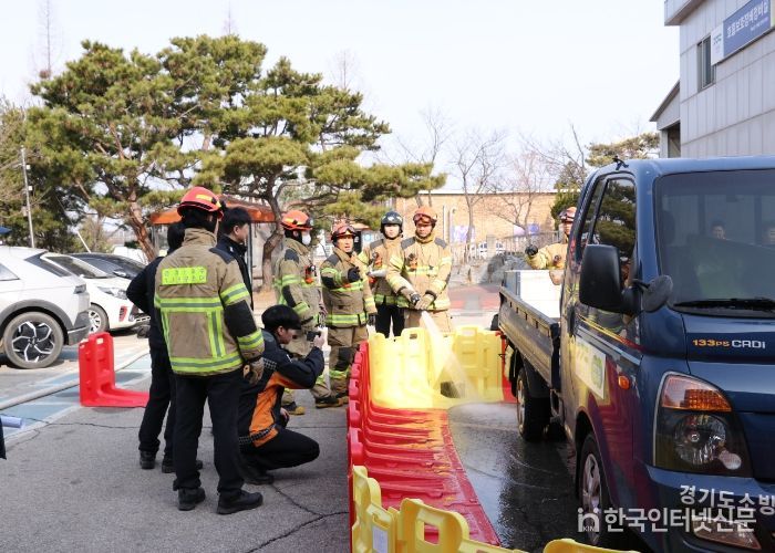 파주소방서, ‘이동식 수조 활용’ 전기차 화재 대응 훈련