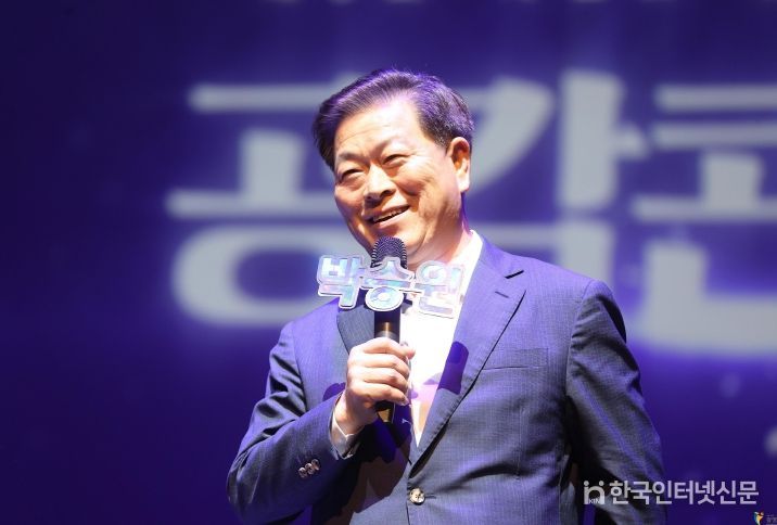 6월22일 오후 시민회관에서 열린 제5회 시민과 함께 만들어가는 공감콘서트에 참석한 박승원 광명시장이 시민들과 토크콘서트를 진행했다