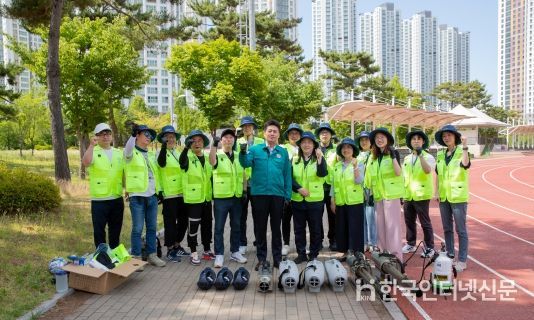 김정헌 인천 중구청장, 주민들과 영종하늘도시 여름철 대비 방역 활동 전개