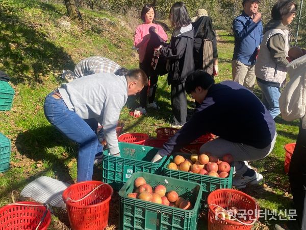 전주교육지원청, 농가일손돕기 봉사활동 나서