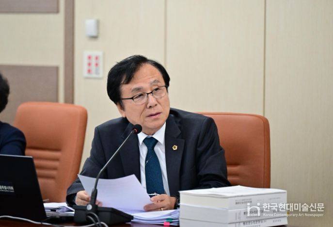 강석주 서울시의원이 제327회 정례회 행정사무감사에서 질의하고 있다.