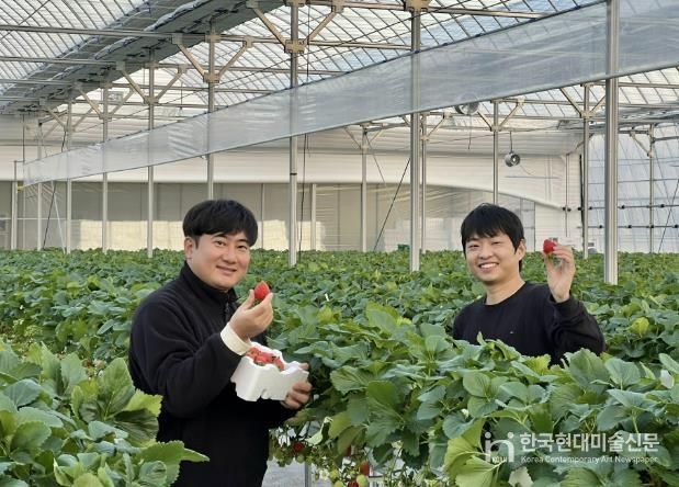 농기센터 실습 청년농업인(좌 윤태식, 우 김광훈)