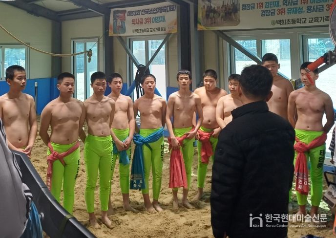 제54회 전국소년체육대회 대비 합동 동계 훈련 씨름부 선수들 격려하는 류재환 교육장