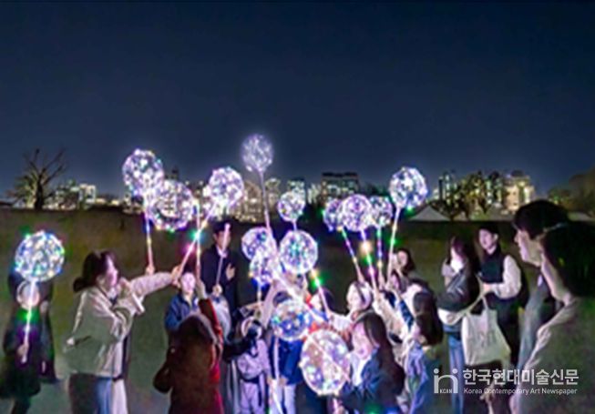 '문화로 야금야금' 서울백제어린이박물관 ‘반짝반짝 별빛놀이터’에 참여한 시민들의 모습(2025년)