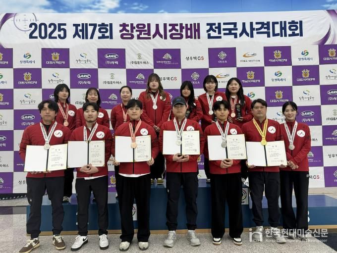 서산시청 사격팀이 창원국제사격장에서 21일부터 27일까지 진행된 제7회 창원시장배 국제사격대회에서 메달 획득을 기념했다.