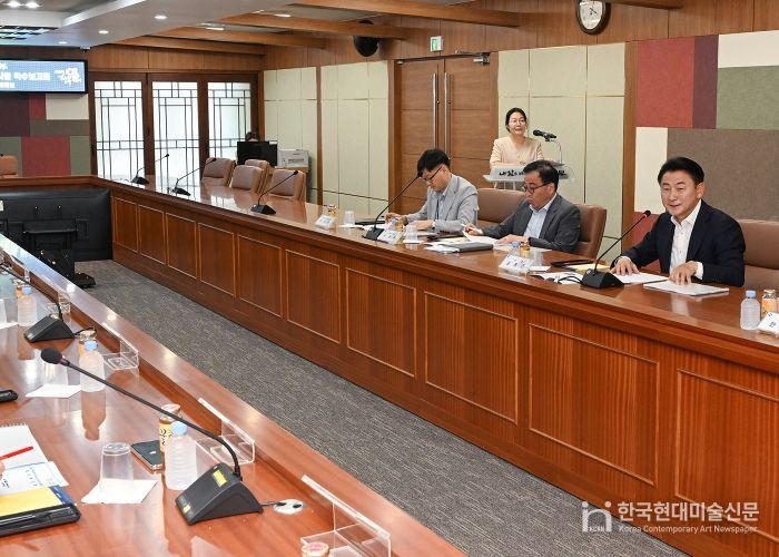 김동근 시장이 6월 10일 ‘현충탑 메모리얼 파크 조성사업 기본 및 실시설계 용역’ 착수보고회를 진행하고 있다.