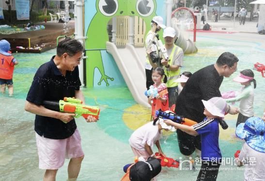 지난해 연지물놀이터 개장식 사진