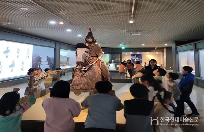 큐레이터 역할과 전시기획 역할 설명