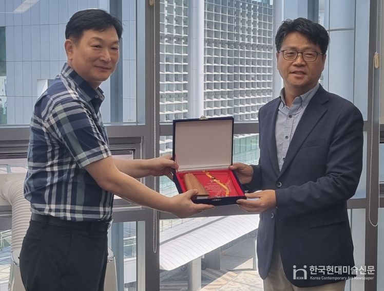 충남도 신동헌 자치안전실장 기상청 감사패 수상