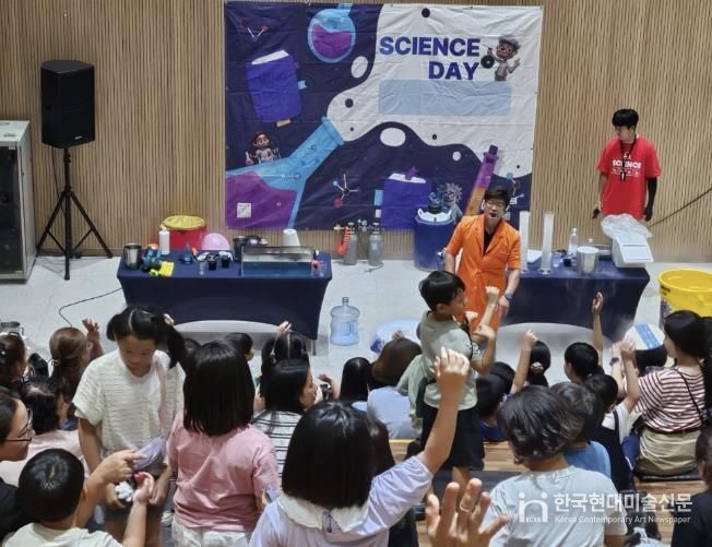 가족과 함께하는 충주시 호암창의놀이터, 과학 show 성황리 개최