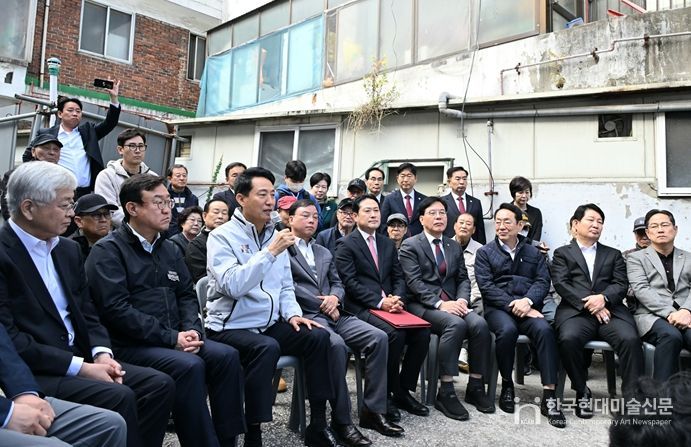 오세훈 서울시장은 24일 오전 국민의힘 지도부와 ‘노원구 상계5 재정비촉진구역’을 방문해 주민들과 의견을 나누고 있다.
