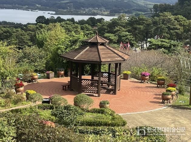 봉수산수목원 내 국화꽃 만개 모습