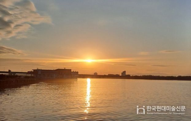 낙동강 생태탐방선에서 바라본 일몰