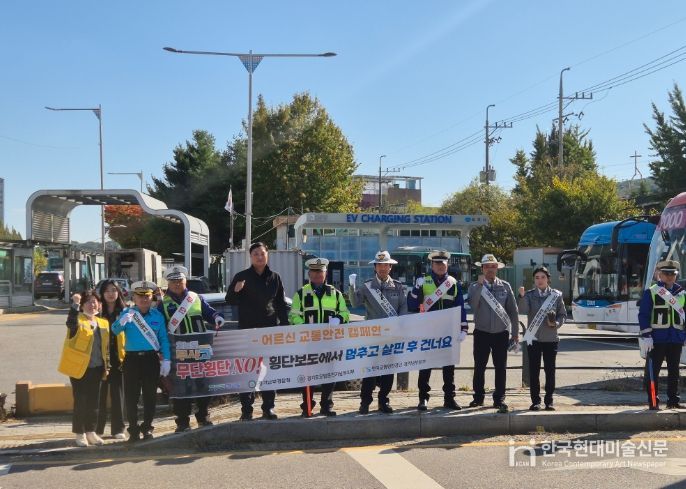 재래시장 교통안전 캠페인 진행 모습
