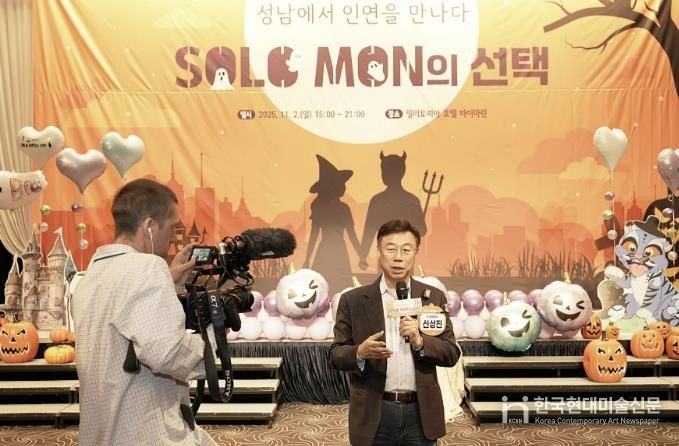 신상진 성남시장이 ‘솔로몬의 선택’ 행사를 취재 나온 영국 일간지 ‘더 가디언’과 인터뷰 중이다