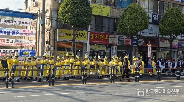 충청감영문화제 행사 성황리 개최(관찰사 순력행차가 진행되고 있다.