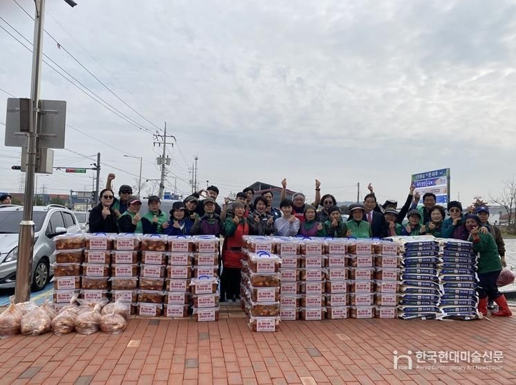파주시 월롱면 새마을회, 관내 기업과 협력해 ‘이웃사랑 김장김치·쌀 나눔 행사’… 희망과 온기 전해