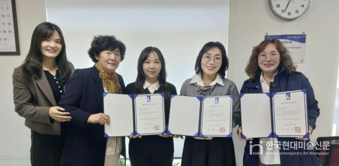 수원시 팔달구, 관내 어린이집 4개소에 '열린어린이집 재선정 지정서' 전달