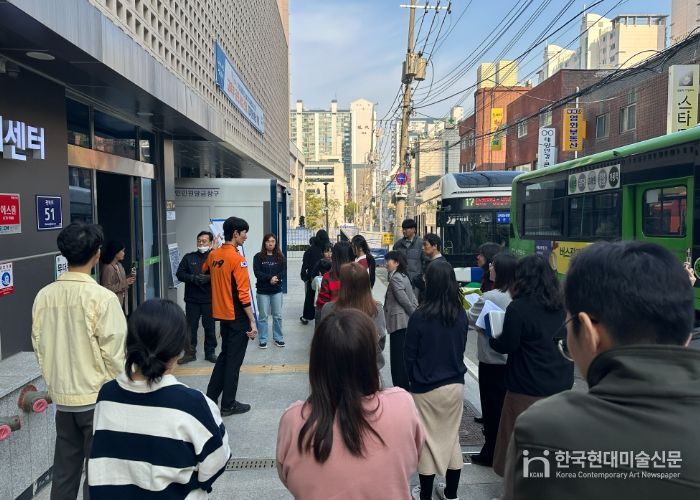 광명시 광명1동 생활문화복합센터는 지난 7일 광북119안전센터와 함께 화재 발생 시 신속한 대응 능력을 강화하기 위한 공공기관 합동 소방대피훈련을 실시했다.