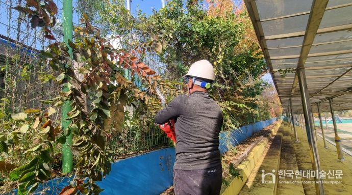 쾌적한 교육환경 조성 위해 화단 정비 추진