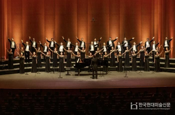 용인시립합창단, 상임 운영 기념 제10회 정기연주회 '우리의 노래, 마음의 뜰에 피어나' 성황리 마무리