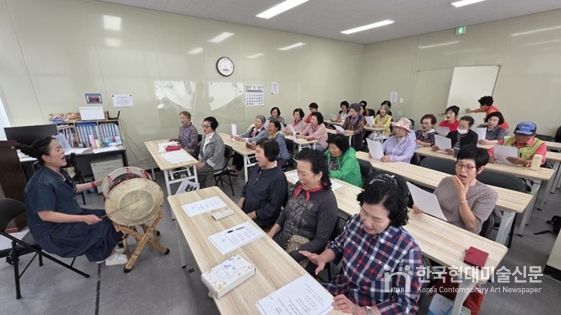 충주 문화도시센터 실버 대상 문화예술 교육 프로그램 국악과 창의적 나이듦
