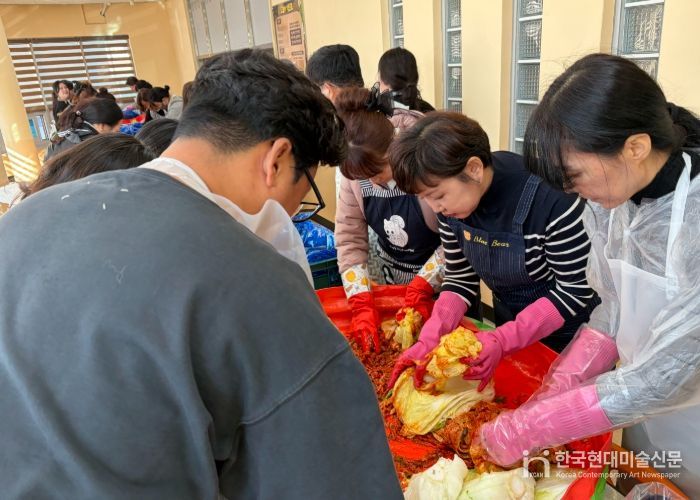 옥천교육지원청, 정사랑 풀풀 김치 나눔 행사 개최