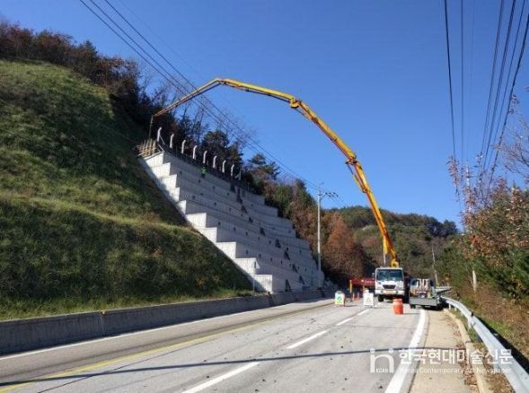 월오가덕로서 급경사지 공사