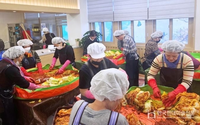 지역사회와 함께 버무린 ‘사랑의 김장’