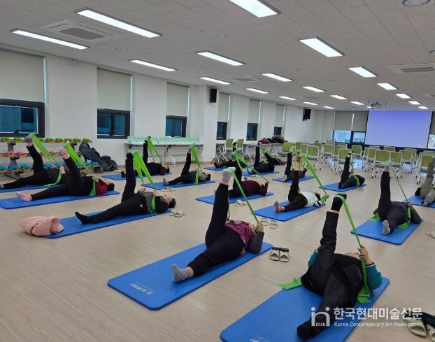 건강생활지원센터에서 어르신 건강체조교실로 ‘후끈한 겨울나기’