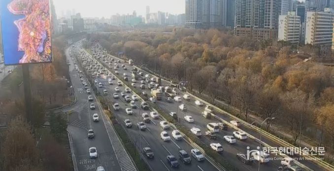 올림픽대로 대형 스크린으로 보는 ‘횡성 갑천 호수길’
