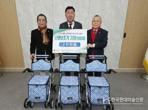 대한노인회 청주시지회, 청주시에 2천만원 상당 보행보조기 전달