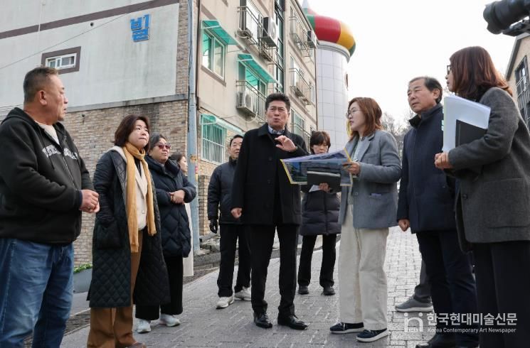 인천 중구, 동화마을 벽화 리뉴얼 사업 추진 중‥지난 10일 김정헌 구청장 현장 방문
