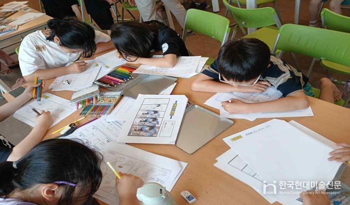 금천형 초등돌봄센터 책마을의 직업탐구 활동사진