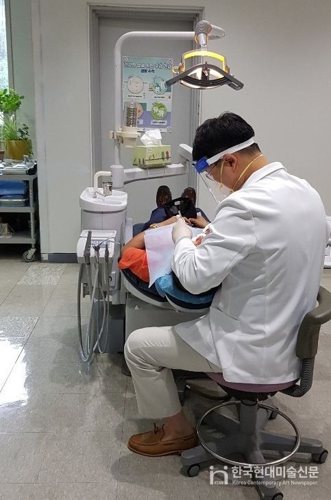 1. 천안시가 저소득층을 대상으로 구강검진을 지원하고 있다.