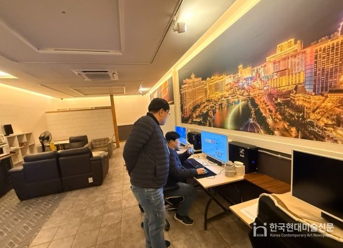 1. 천안시 동남구가 게임제공업소에 대해 합동점검을 실시하고 있다.