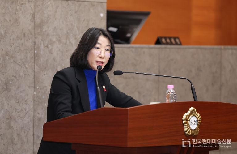 - 제258회 정례회 제3차 본회의에서 구정질문을 하는 의원들-고성미 의원