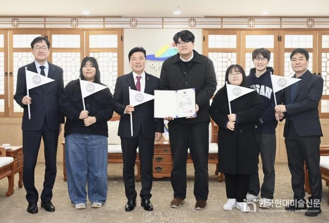 청년마을 내:일 박정수 대표 장관상 수상 기념촬영