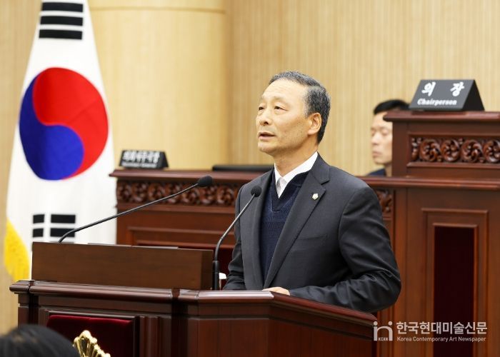 지난 18일 본회의장에서 ‘부동산 경기 및 민생경제 회복을 위한 정책 건의안’에 대해 제안설명을 하고 있는 한명훈 의원의 모습.