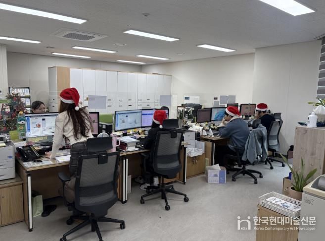 훈훈한 연말 분위기 전하는 익산시 세무민원실