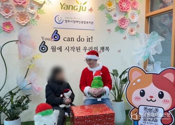 아동 선물 전달 사진