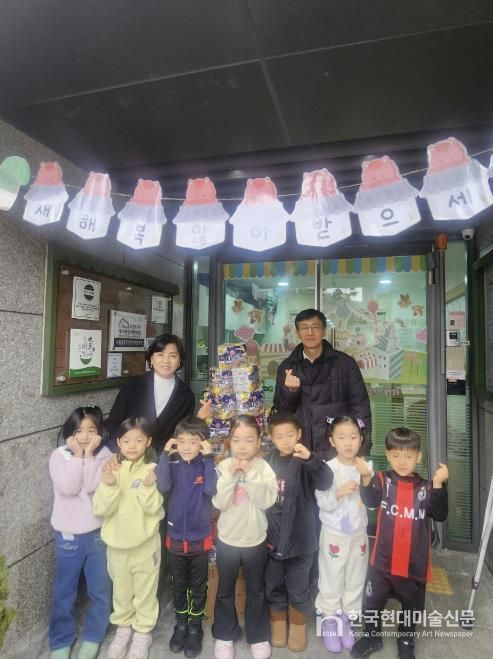 구리시 시립갈매푸르지오어린이집, 갈매동 취약계층에 '사랑의 라면 트리' 후원