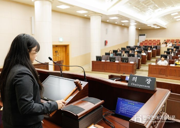 의회는 새해 새롭게 추진하는 사업 외에 기존 사업들에 대해서도 내실화 작업 벌인다는 계획이다. 사진은 의회와 안산교육지원청 안산시청소년재단이 공동으로 운영하는 안산청소년의회 본회의의 한 장면.