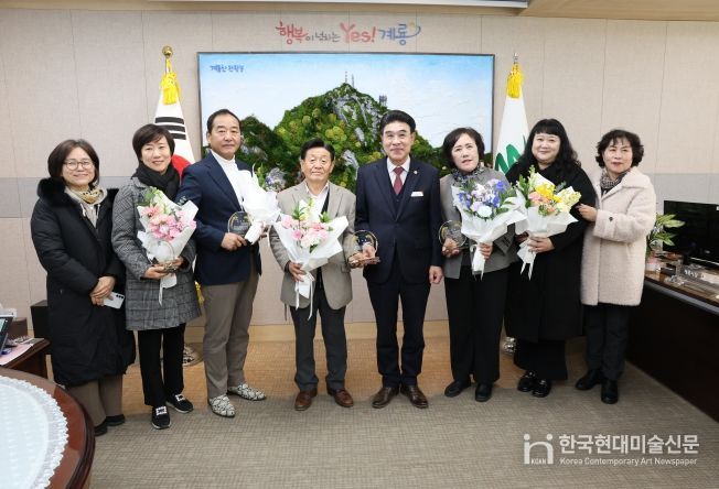 충남 계룡시는 22일 지역사회보장협의체 민간위원장에게 감사패를 전달했다.