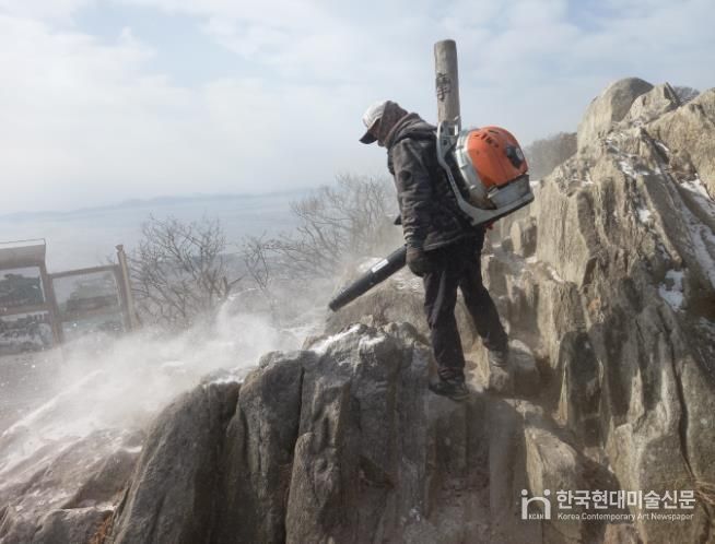 강화군시설관리공단, 마니산 국민관광지 신속 제설 작업으로 안전 강화