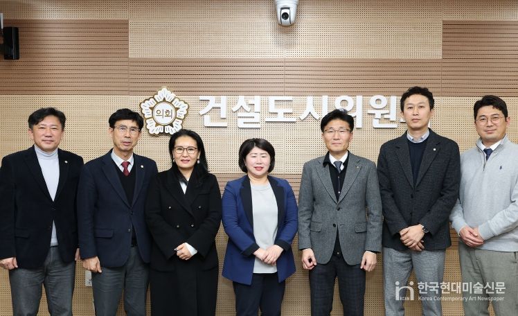 아산시의회 건설도시위원회가 지역 건설업 활성화를 위한 간담회를 개최했다.