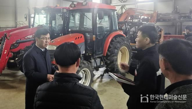 신필승 서산시 부시장 등이 지난 10일 관내 주요 영농시설을 점검했다.