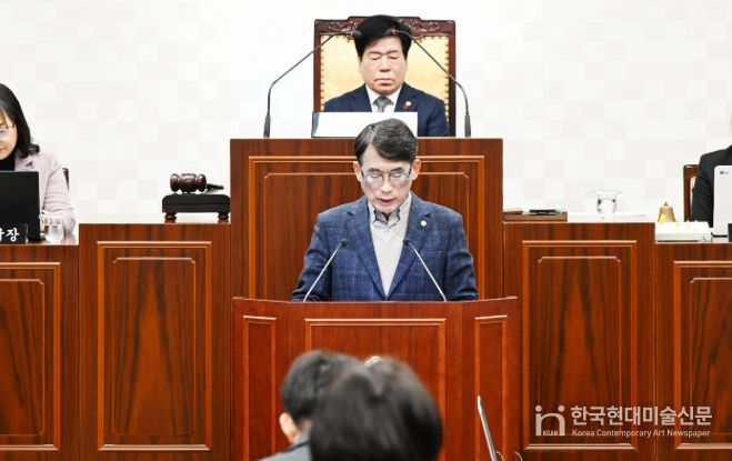 제291회 임시회 제2차 본회의에서 김상수 의회운영위원장이 제안설명을 진행하고 있다.