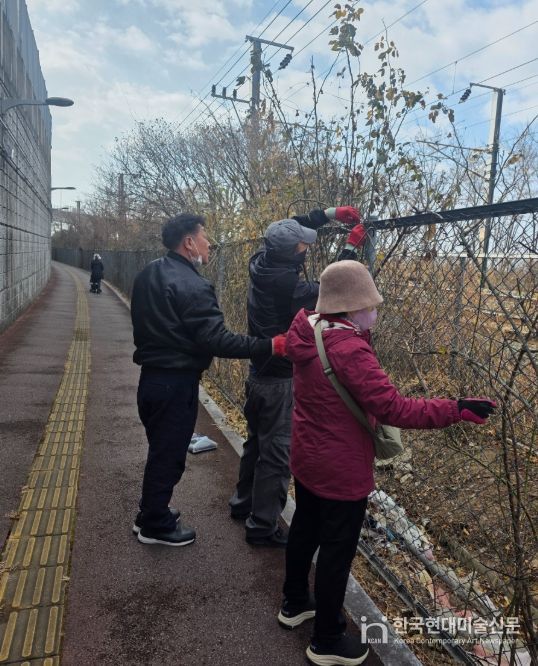 한국자유총연맹 금곡동위원회, 낙동강 동원진 장미꽃길 환경정비