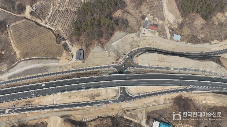 충청내륙고속화도로 충주 삼방교차로(청주시 주덕읍 삼청리 산75-2) 전경